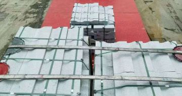 新余 芝麻白仿形加直形路沿石出货日常