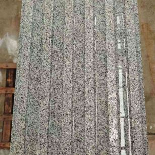 新余 芝麻白花岗岩荔枝面雕刻盲道，盲条