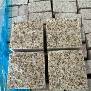 新余 黄金麻花岗岩自然面小方块，弹石，马蹄石等