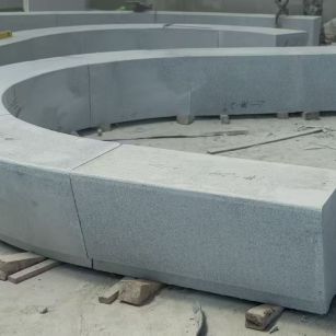 新余 芝麻白花岗岩光面弧形坐凳