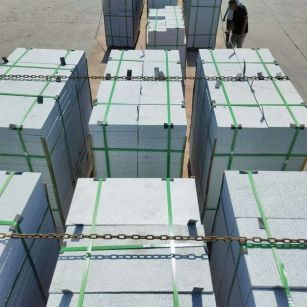 新余 芝麻白花岗岩5公分地铺石 花岗岩厂家工厂装车日常