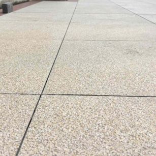 新余 黄金麻花岗岩石板材荔枝面地面铺装效果