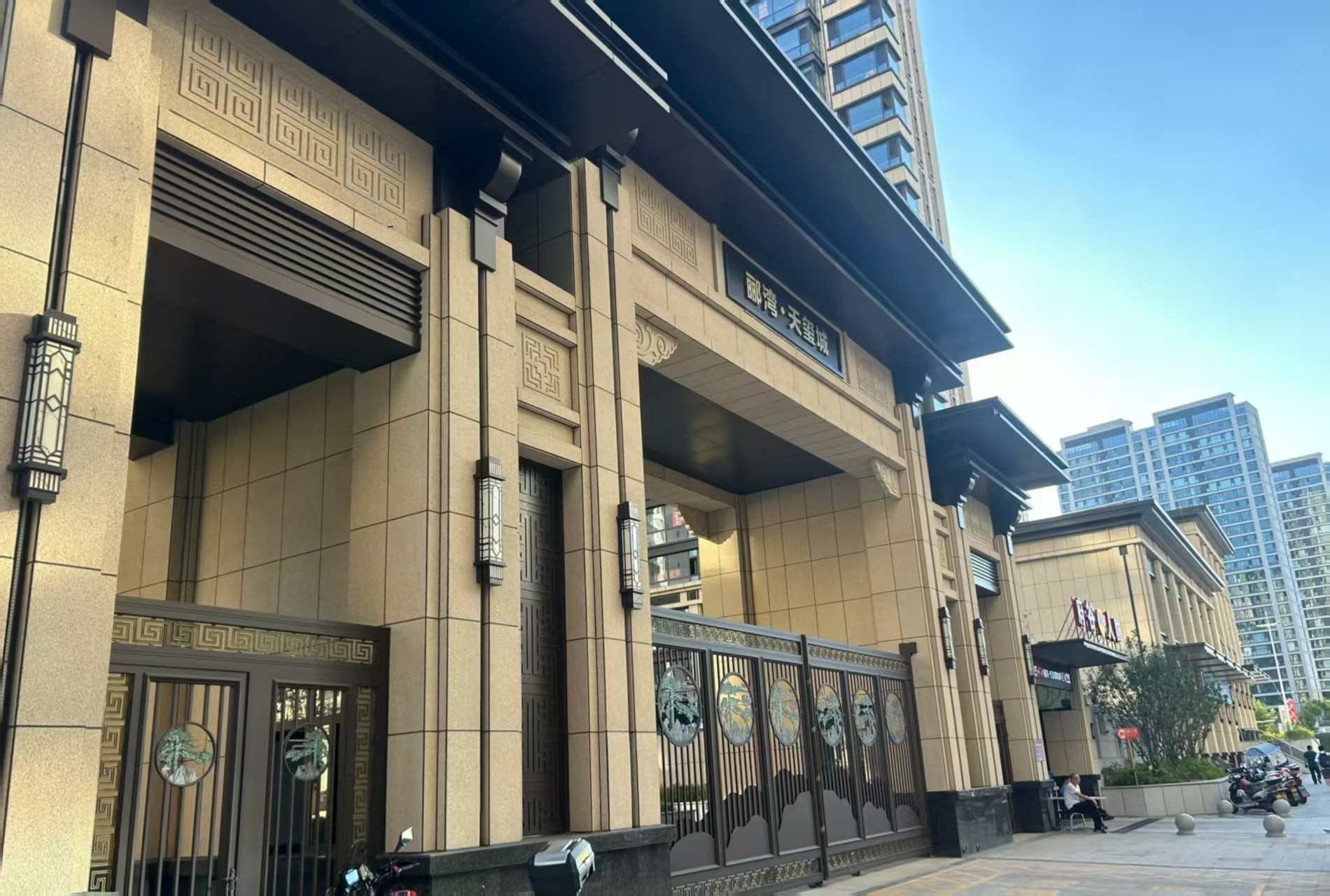 新余 黄金麻花岗岩荔枝面小区门楼外墙干挂