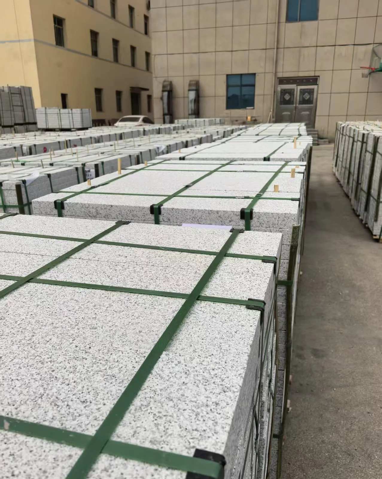 新余 白麻花岗岩5.0公分荔枝面地铺石