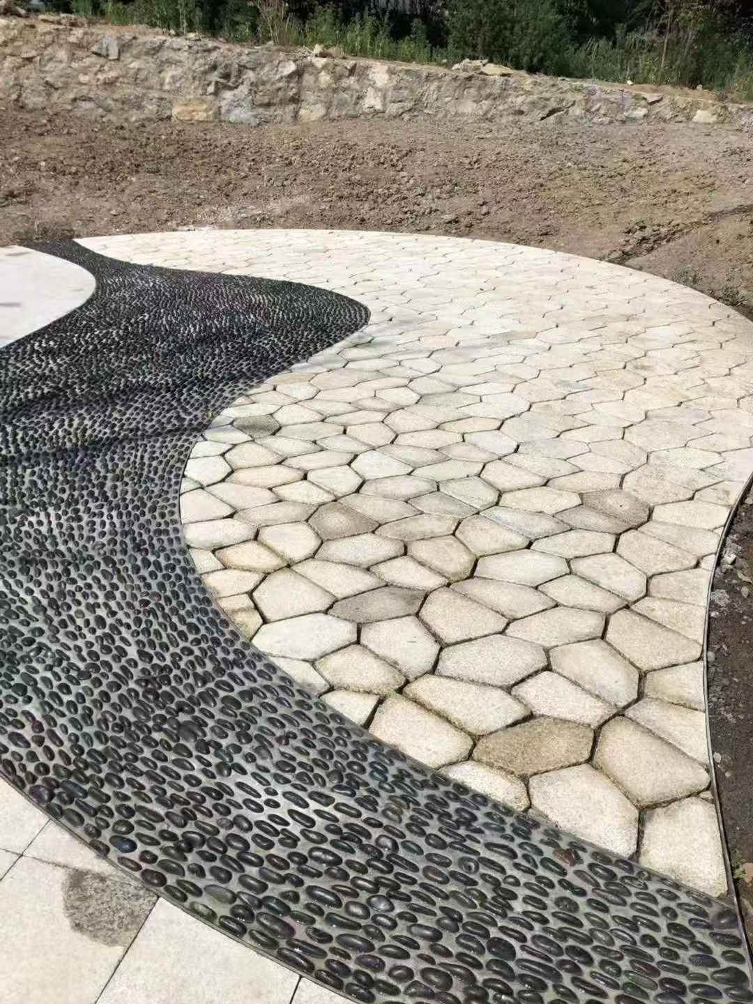 新余 黄金麻冰裂纹地铺石工地铺装案例