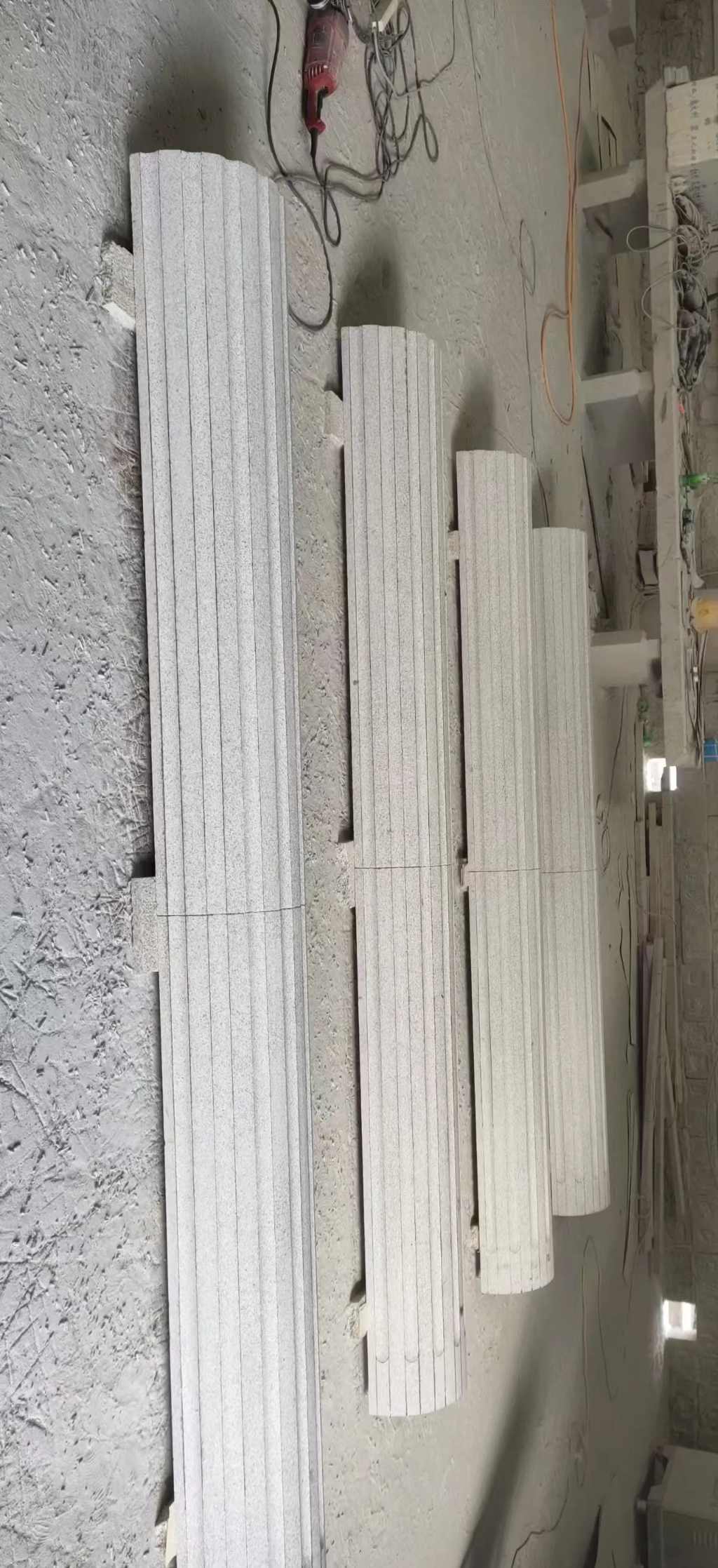 新余 花岗岩厂家带你看白麻花岗岩门楼大柱柱皮