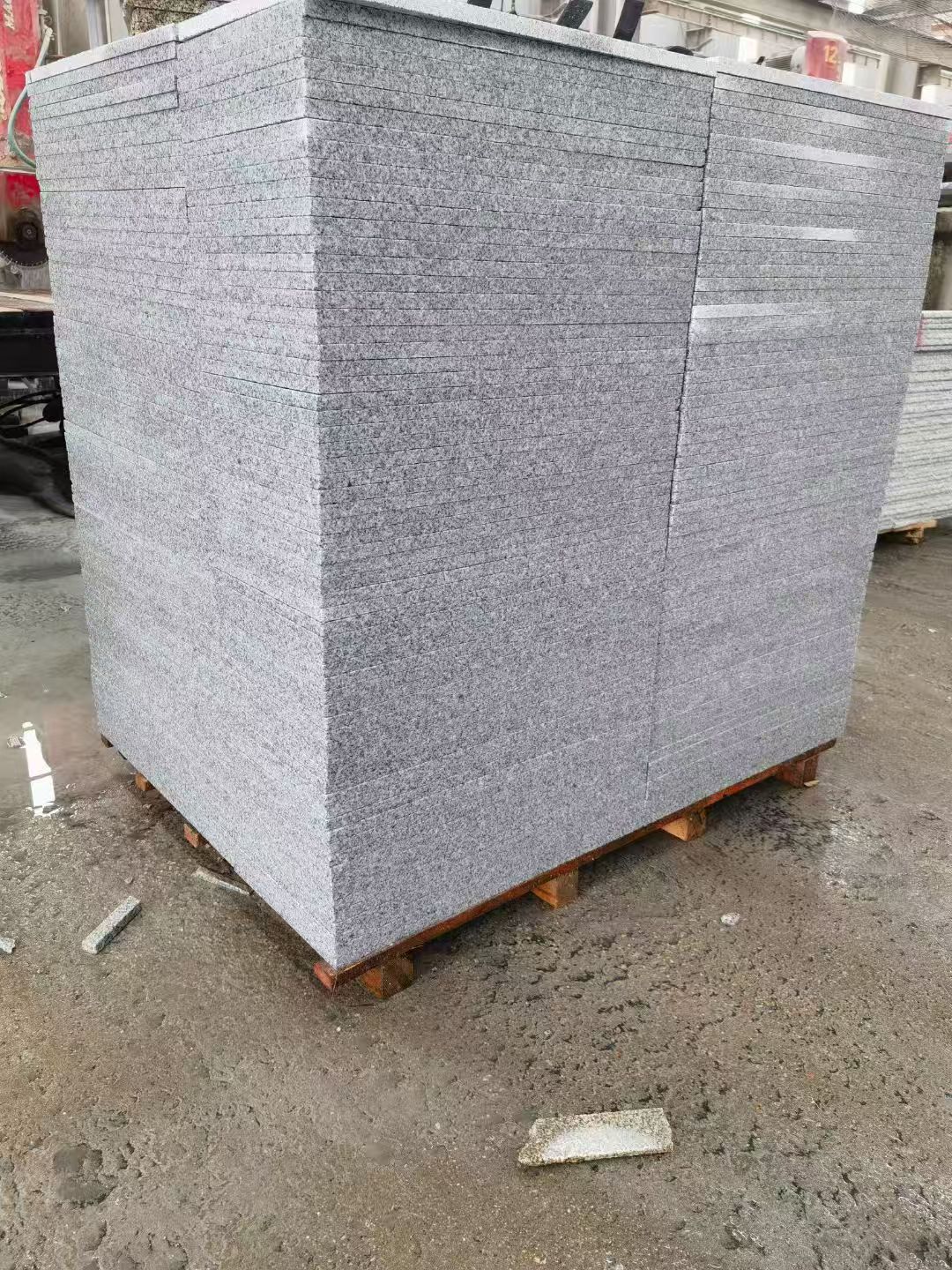 新余 芝麻白火烧面1.8厚300*600地铺石，尺寸标准，厚薄均匀