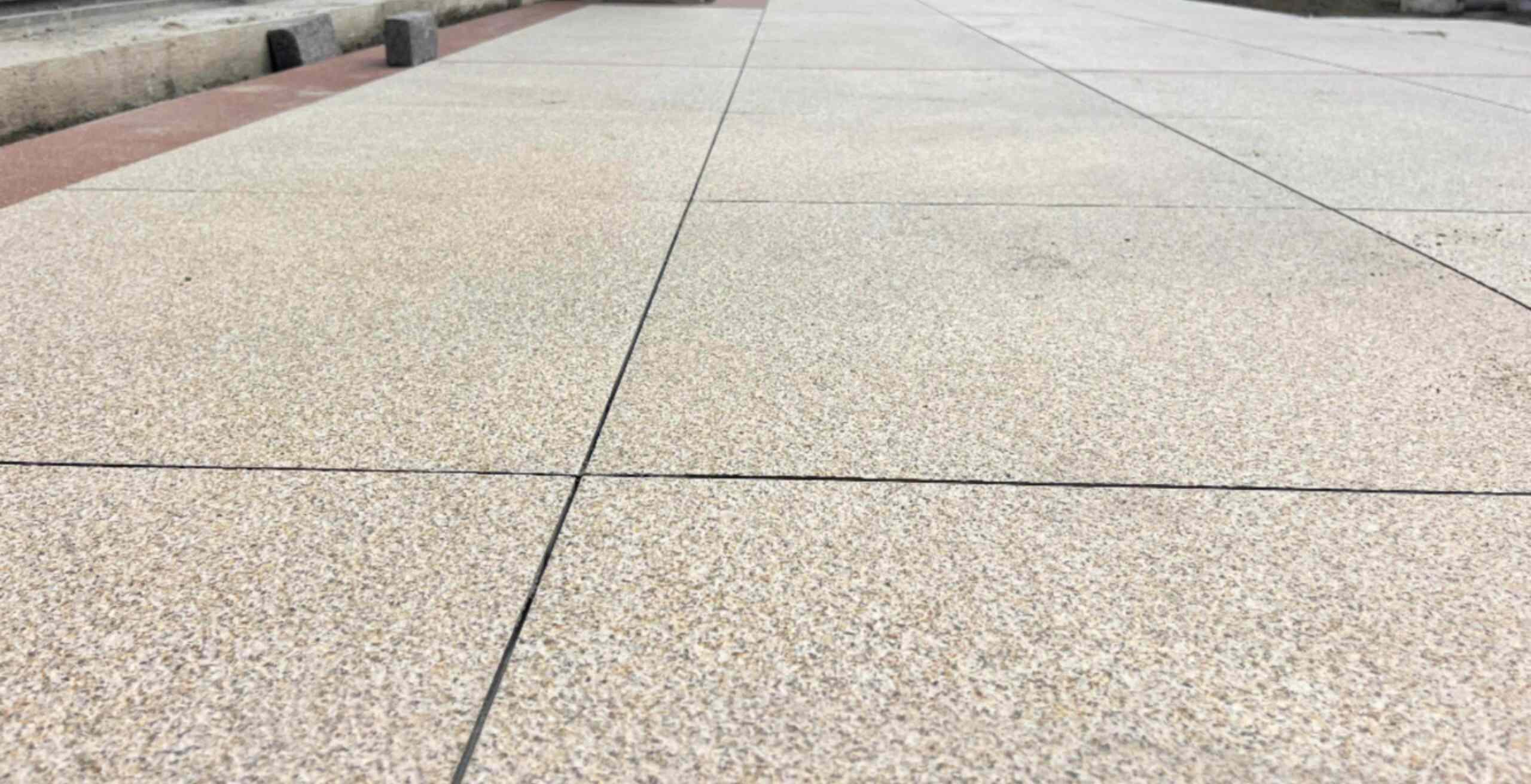 新余 黄金麻花岗岩石板材荔枝面地面铺装效果