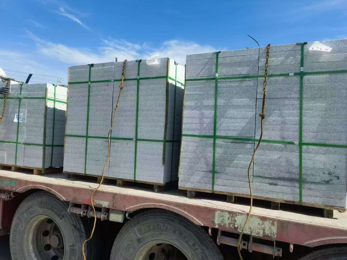 新余 芝麻白花岗岩地铺石装车日常