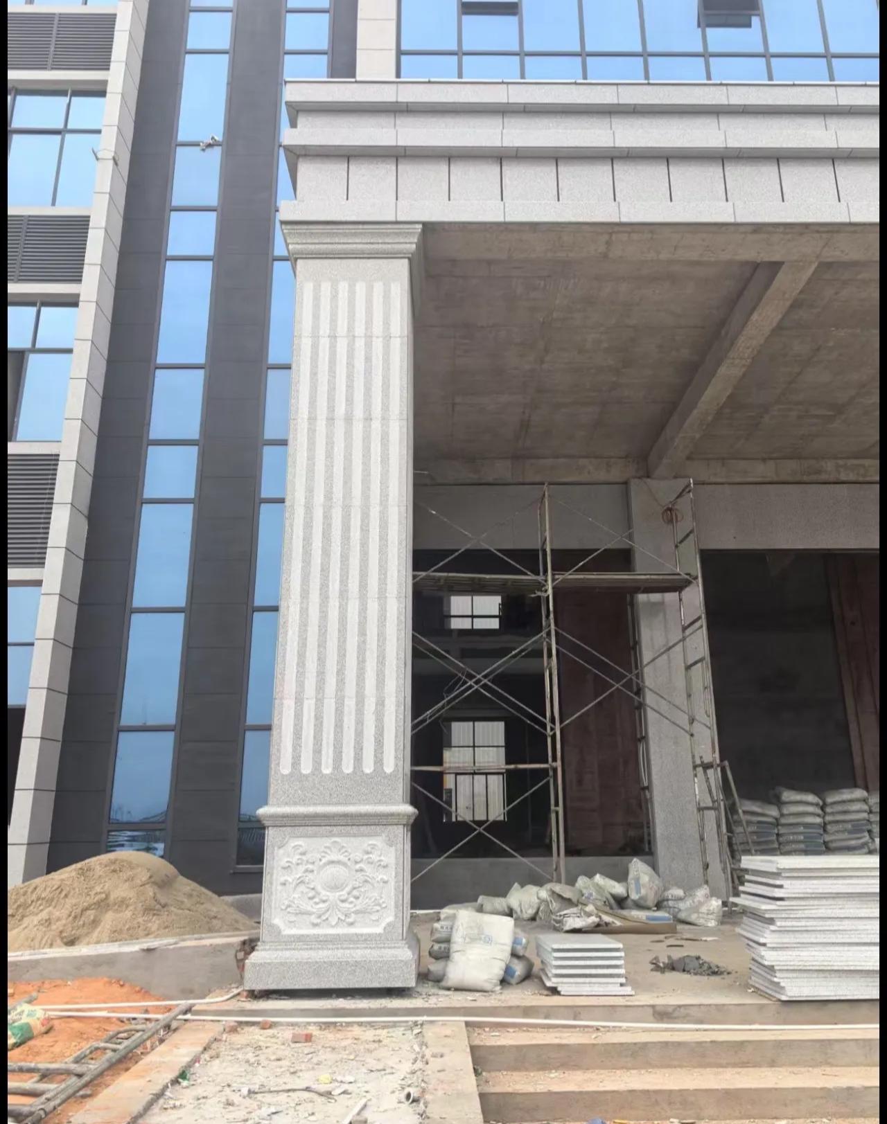 新余 芝麻白光面花岗岩门楼大柱（罗马柱）配雕花底座