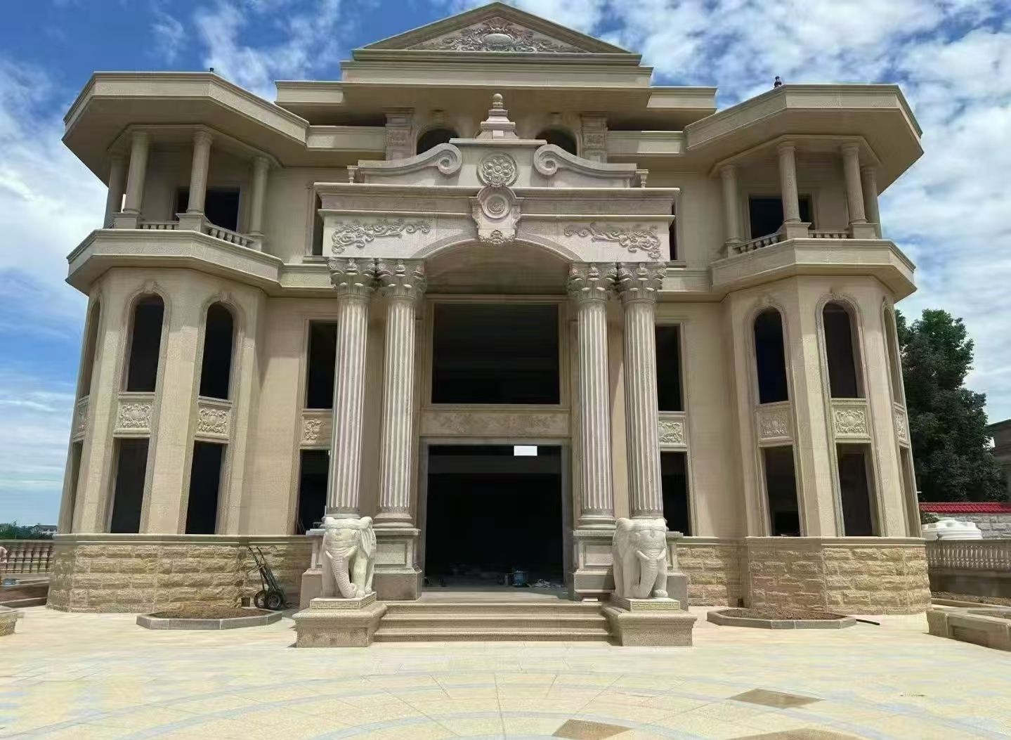 新余 黄金麻别墅外墙干挂，大柱，大象，蘑菇石，雕花板