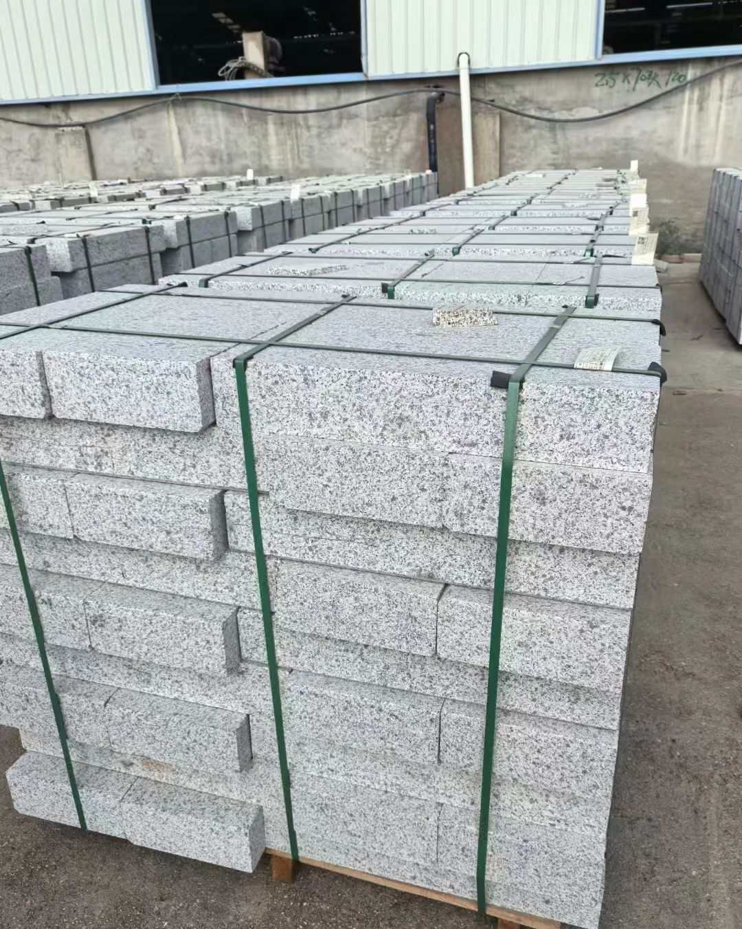 新余 白麻花岗岩路沿石，弧形路沿石，道牙石，马路牙子，界石，路缘石，平沿石，直岩石，平缘石等