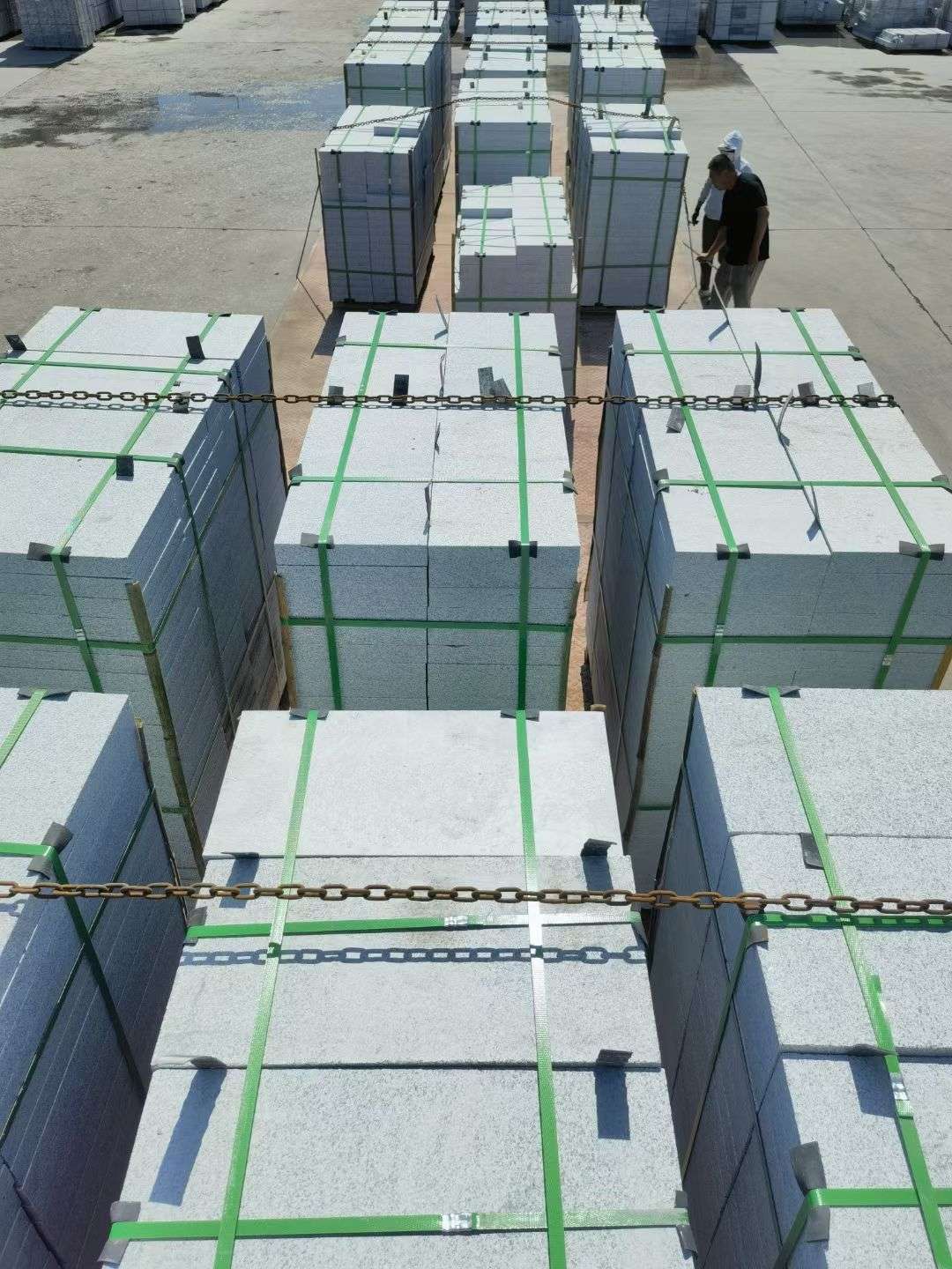 新余 芝麻白花岗岩5公分地铺石 花岗岩厂家工厂装车日常