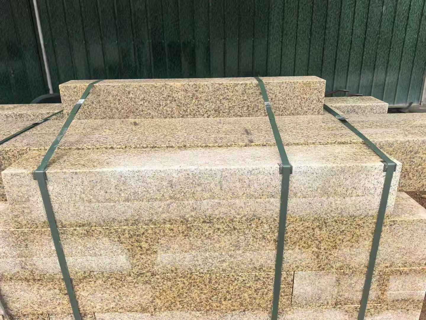 新余 黄金麻花岗岩石材机切面栏杆料半成品