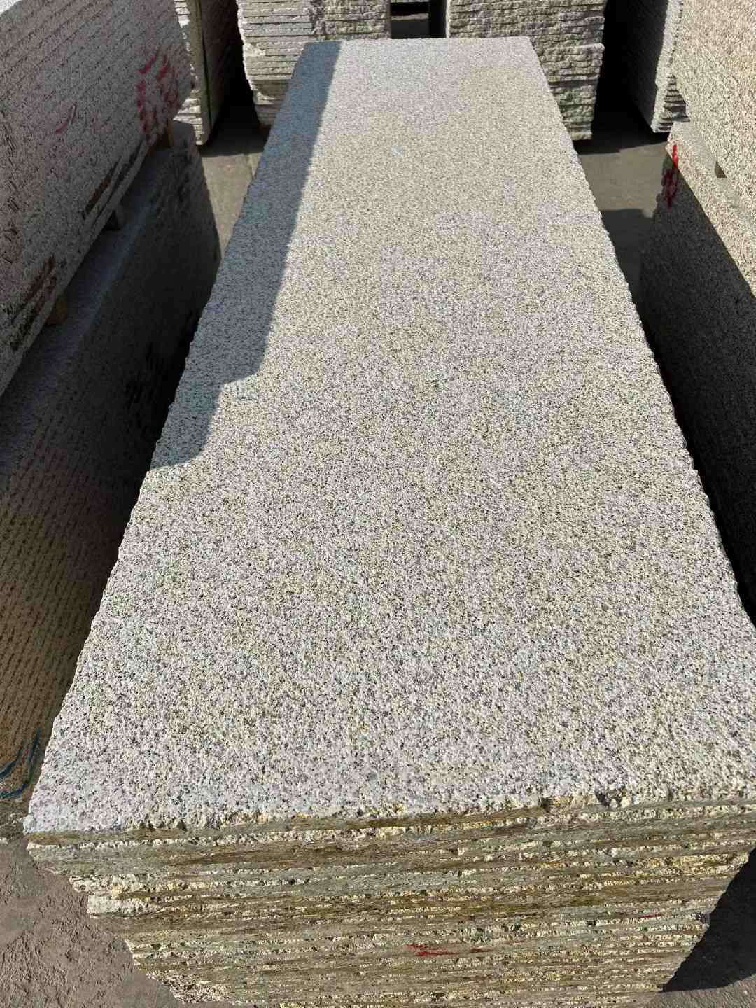 新余 黄金麻花岗岩荔枝面毛板，半成品