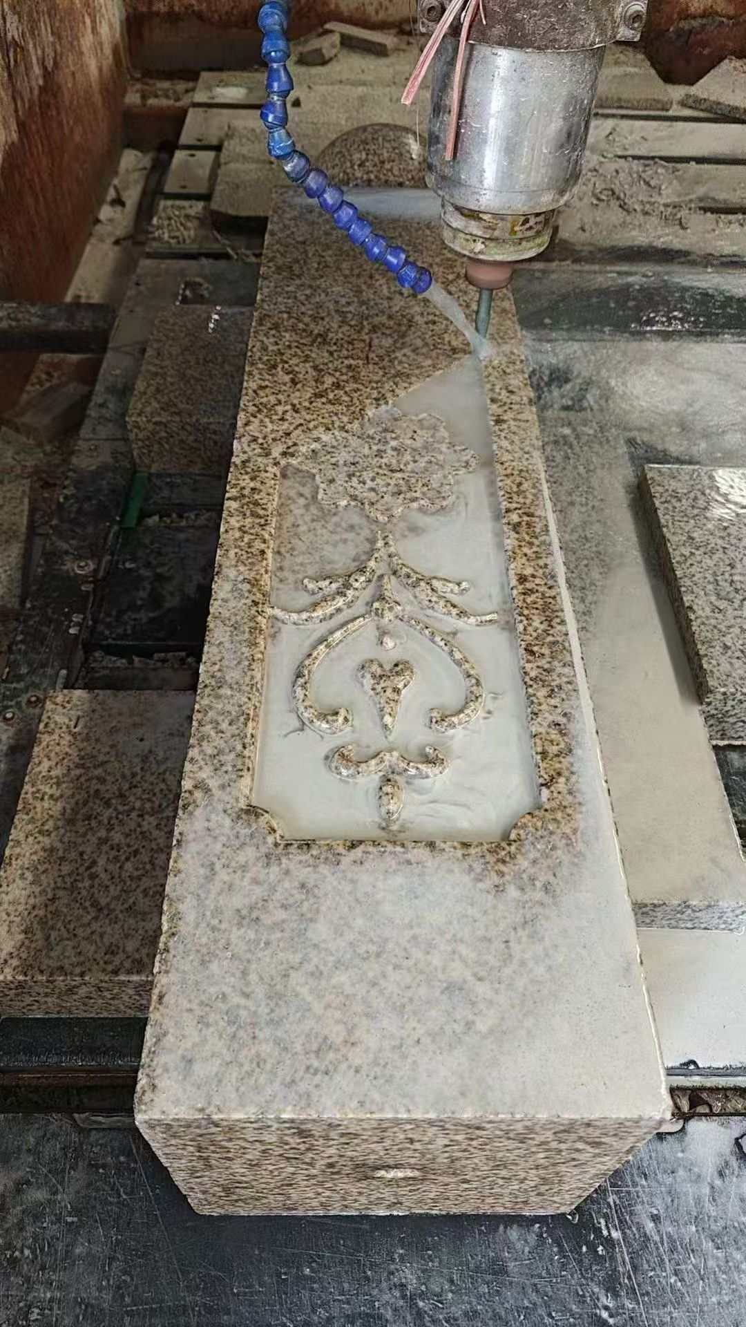 新余 黄金麻花岗岩异形加工雕刻栏杆大柱