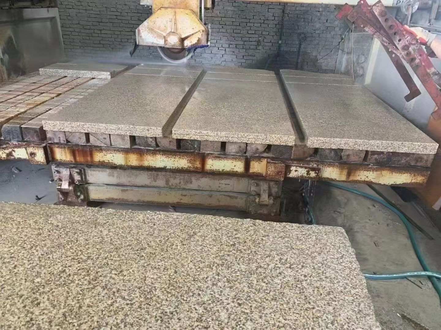 新余 黄金麻荔枝面成品板加工