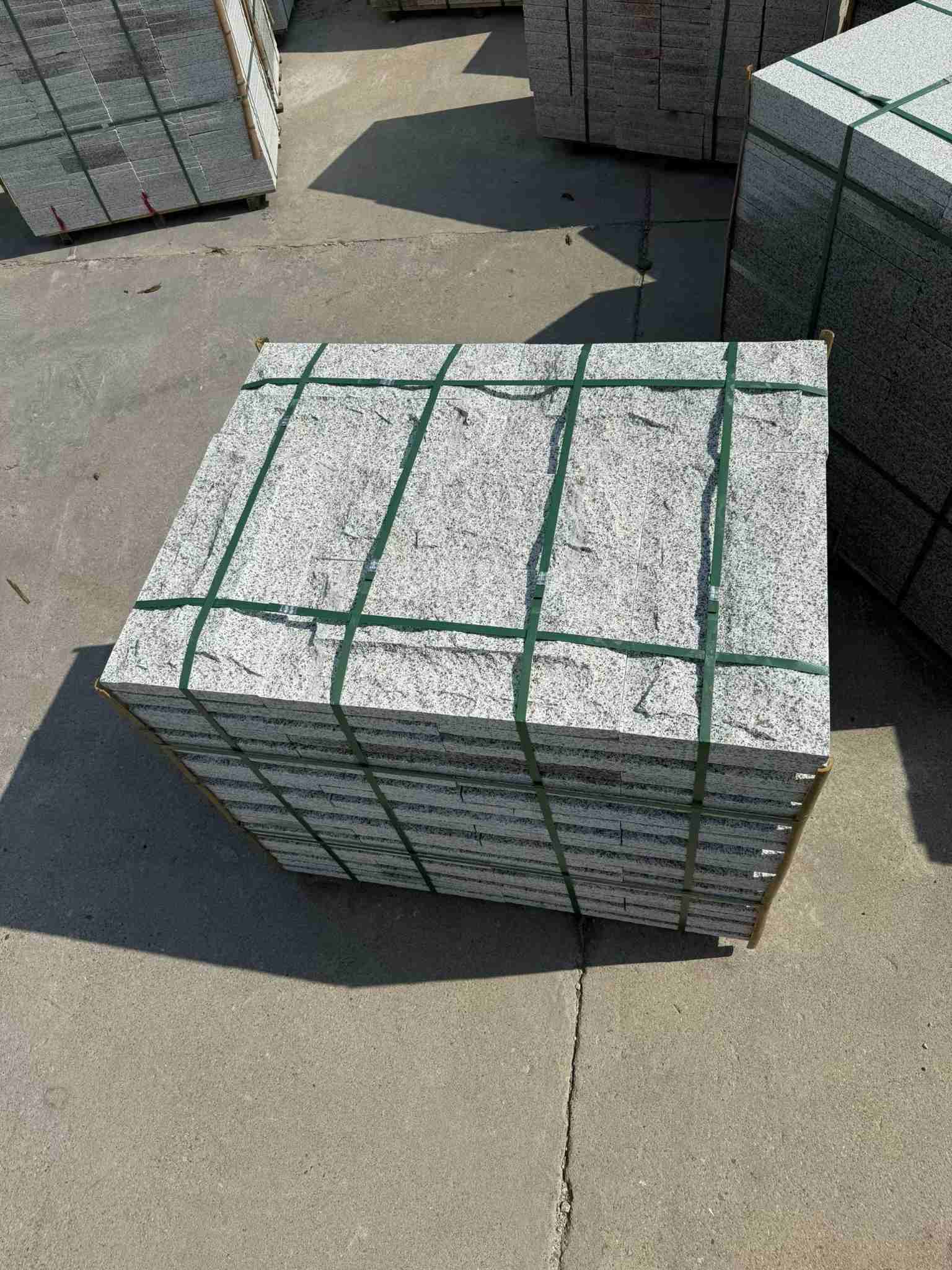 新余 白麻花岗岩石材自然面蘑菇石成品