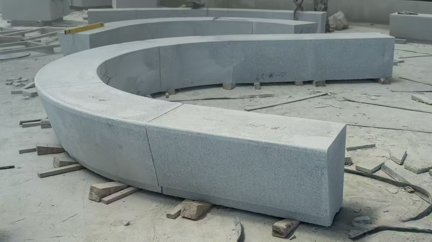 新余 芝麻白花岗岩光面弧形坐凳